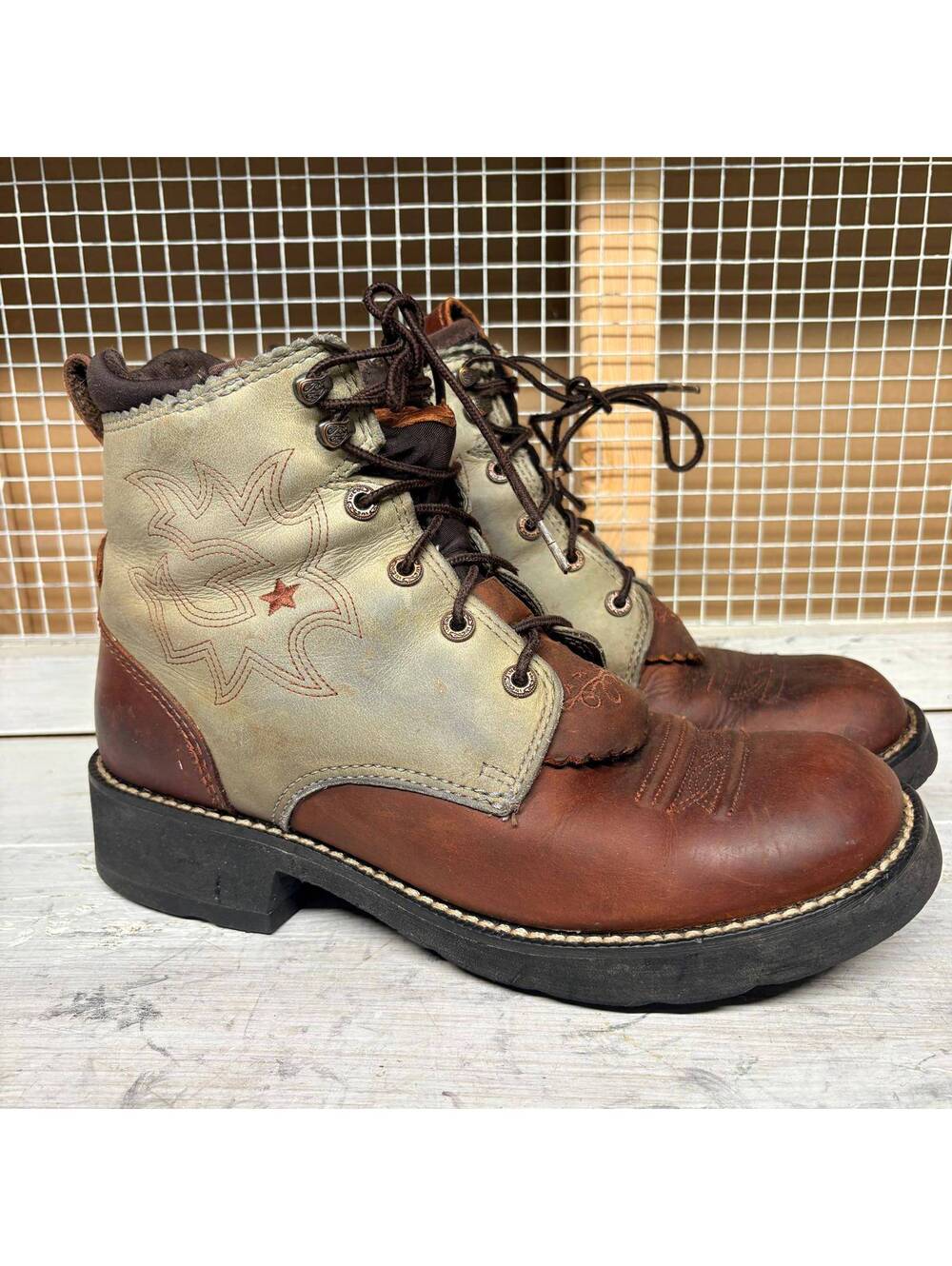 Ariat Women's Western Lace-Up Boots Size 8.5B Brown and Beige Leather